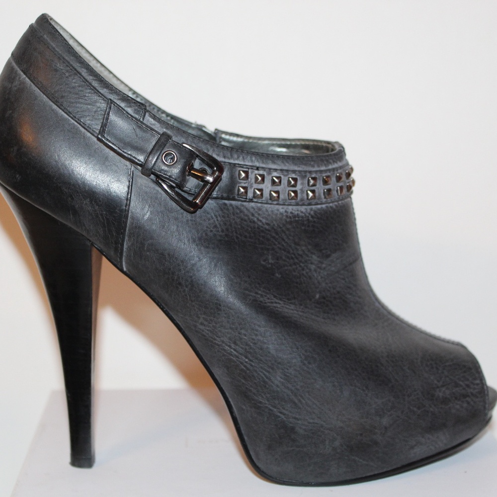 Peep toe Guess Gray Stiletto Ankle Bootie sz 8.5